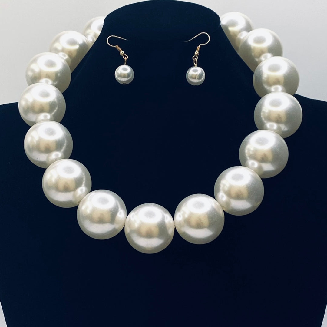 Large Pearl Necklace Set White